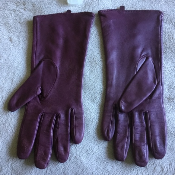 Leather Gloves - Picture 2 of 4